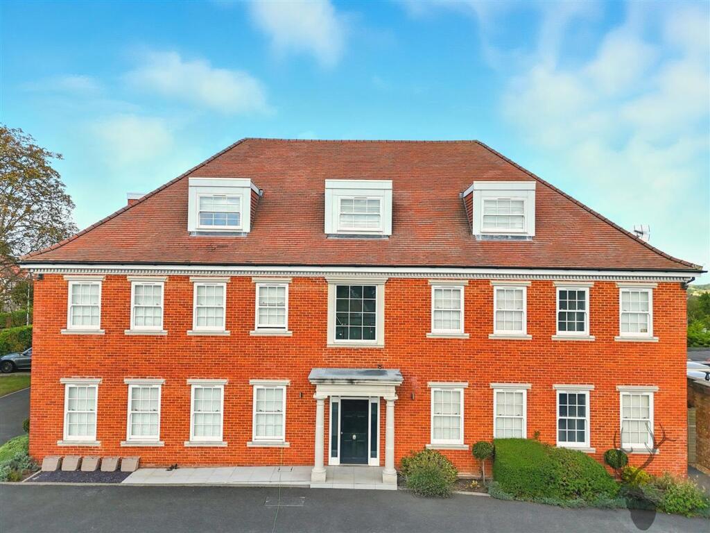 Main image of property: 126 Manor Road, Chigwell, IG7