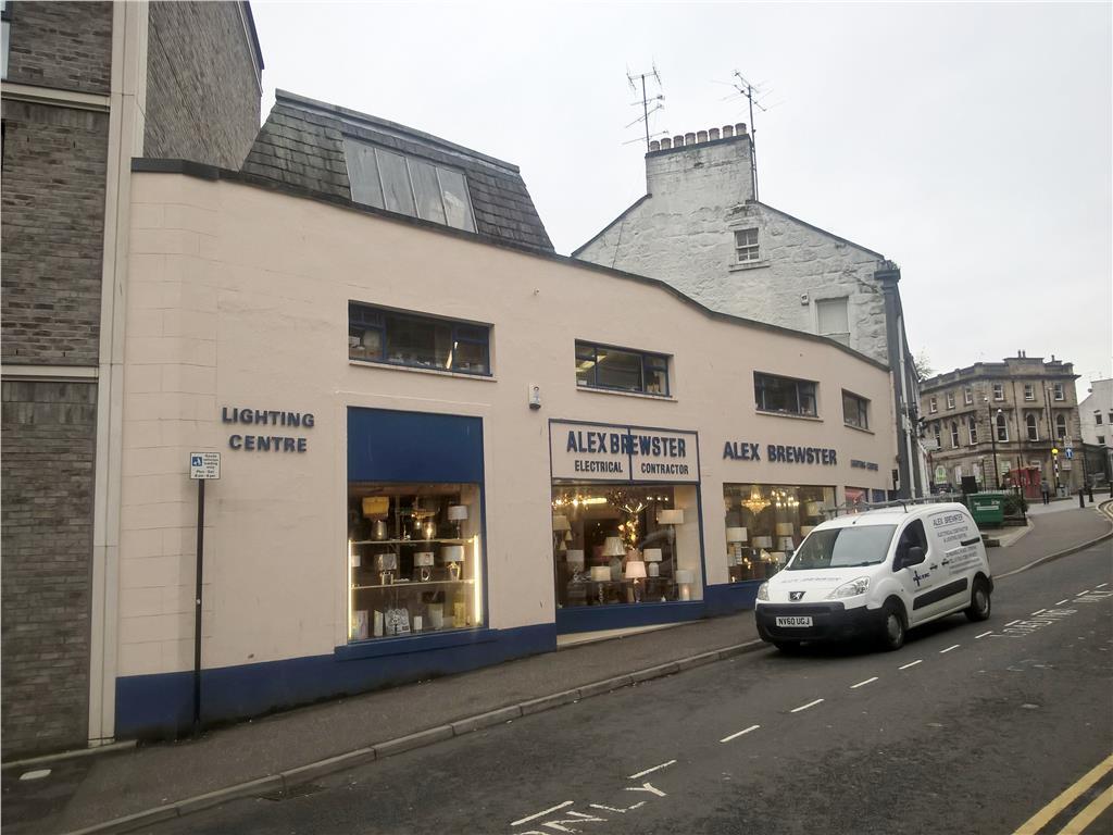 Main image of property: 32 Maxwell Place, Stirling, FK8 1JU