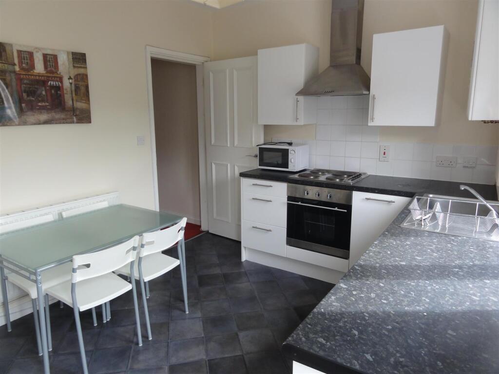 Main image of property: 477a Glossop Road, Broomhill, S10 2QE