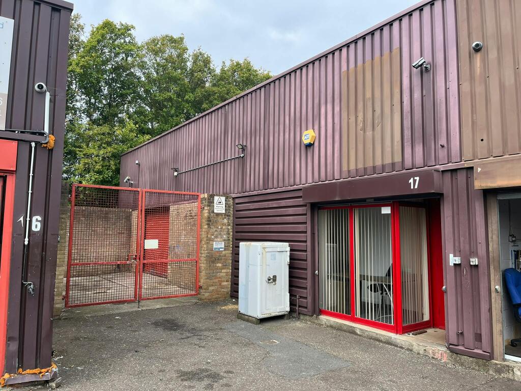 Main image of property: 17 Potters Lane, Kiln Farm, Milton Keynes, MK11 3HF