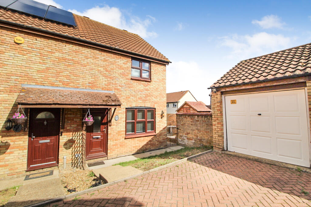 Main image of property: 17 Thornborough Avenue, South Woodham Ferrers, Chelmsford, Essex CM3 5FN