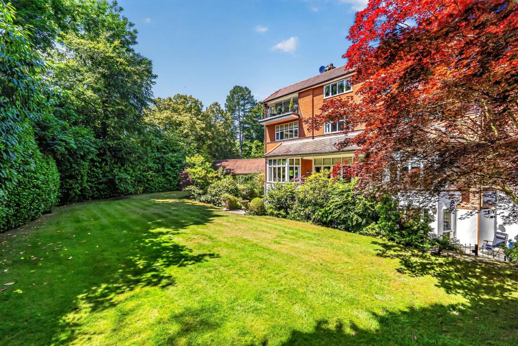 Main image of property: Duplex Apartment with South Facing Balcony in Park Gate, Altrincham