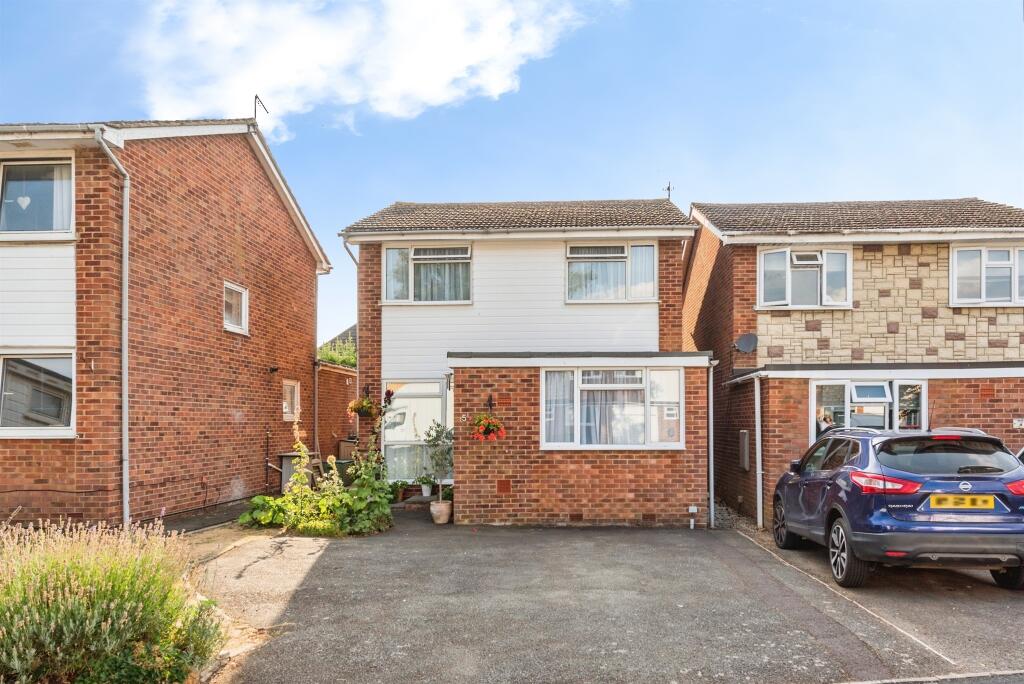 Main image of property: Berkeley Road, Thame