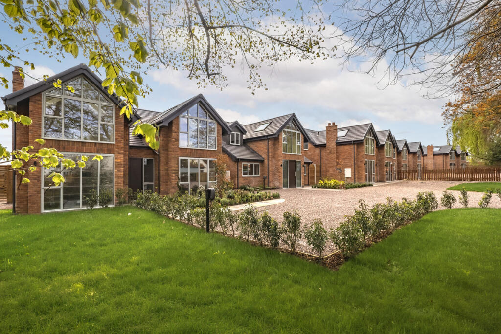 Main image of property: Manor Road, Stratford-upon-avon, CV37 7