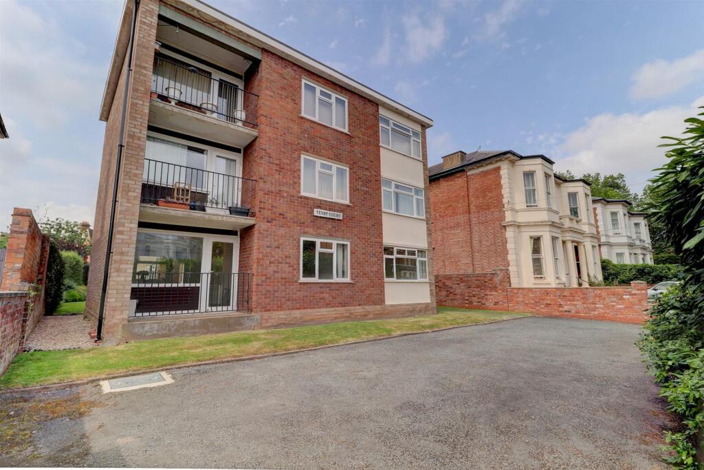 Main image of property: Milverton Terrace, Leamington Spa, CV32 5BD