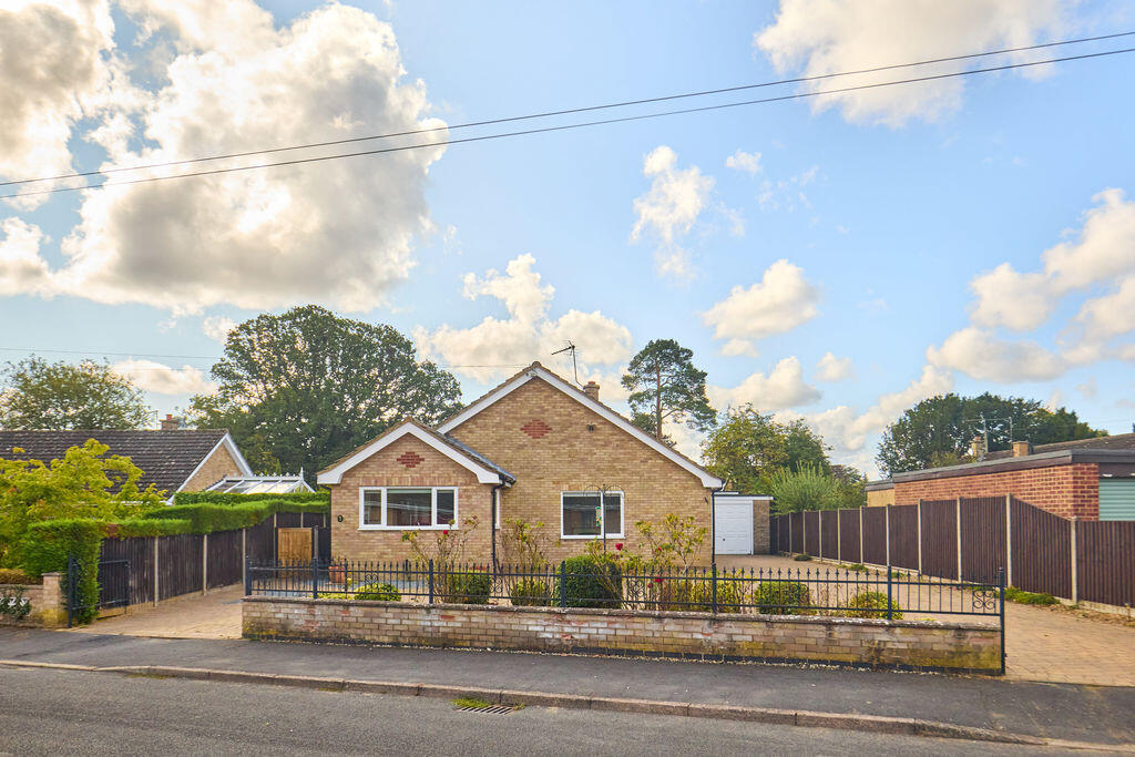 Main image of property: Saham Toney