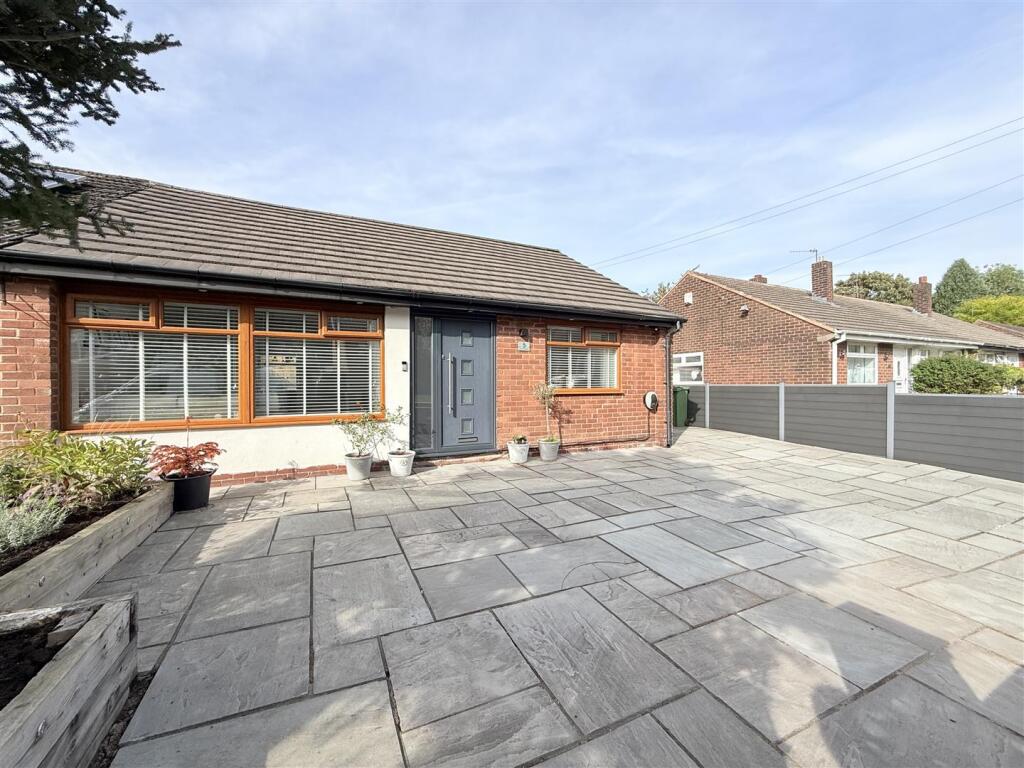 Main image of property: Hunt Avenue, Ashton-Under-Lyne
