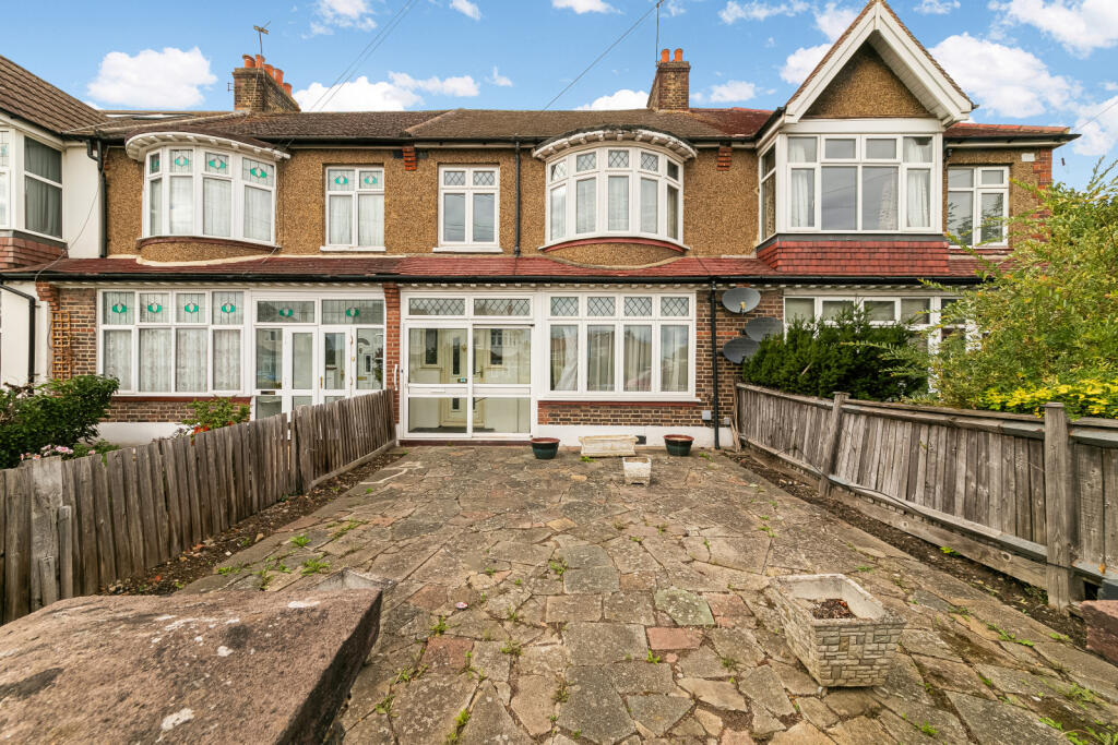 Main image of property: Links Avenue, Morden, SM4