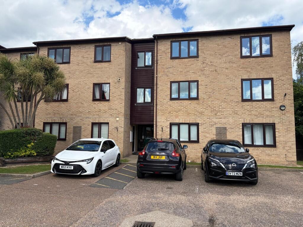 Main image of property: High Road, Pitsea, SS16