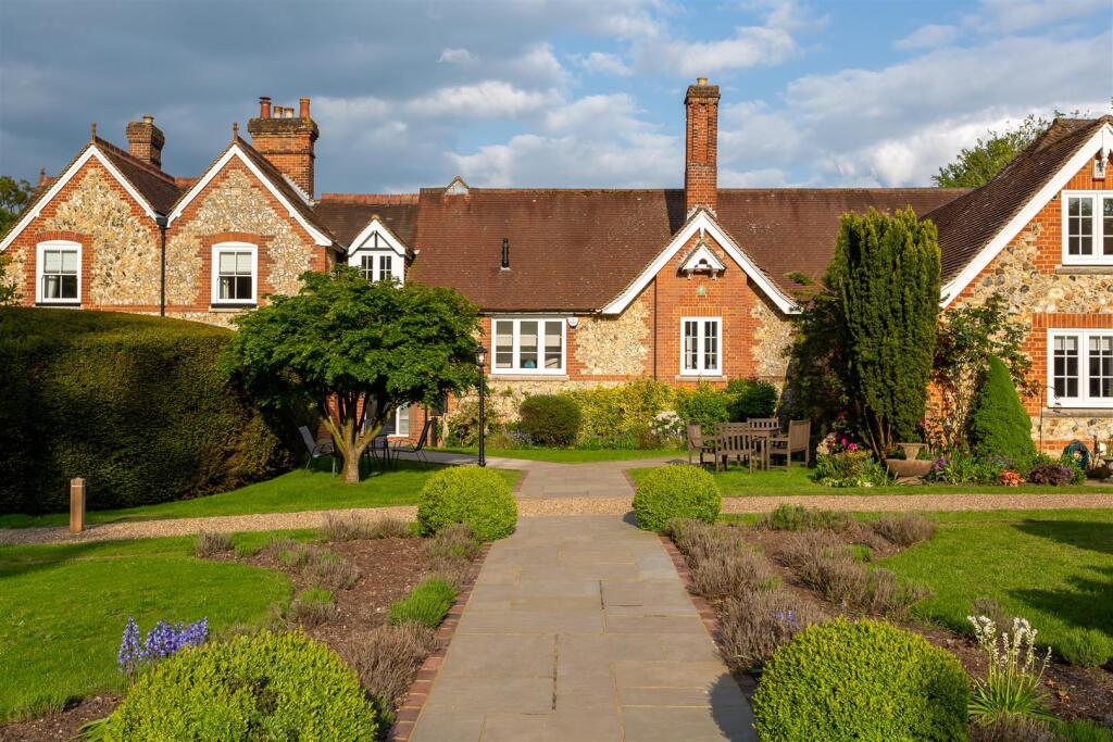 Main image of property: High Road, Chipstead