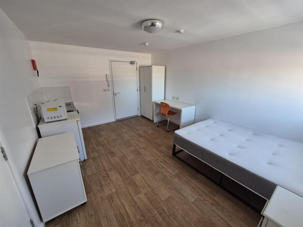 Main image of property: LARGE STUDIO, BILLS INCLUDED