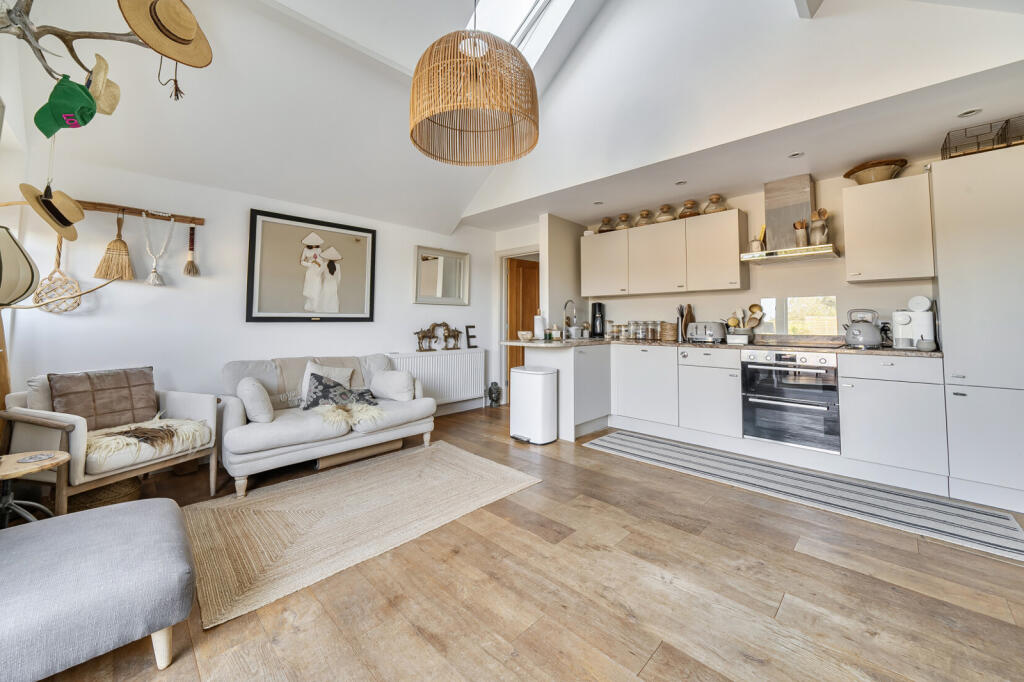 Main image of property: East Street, Thame