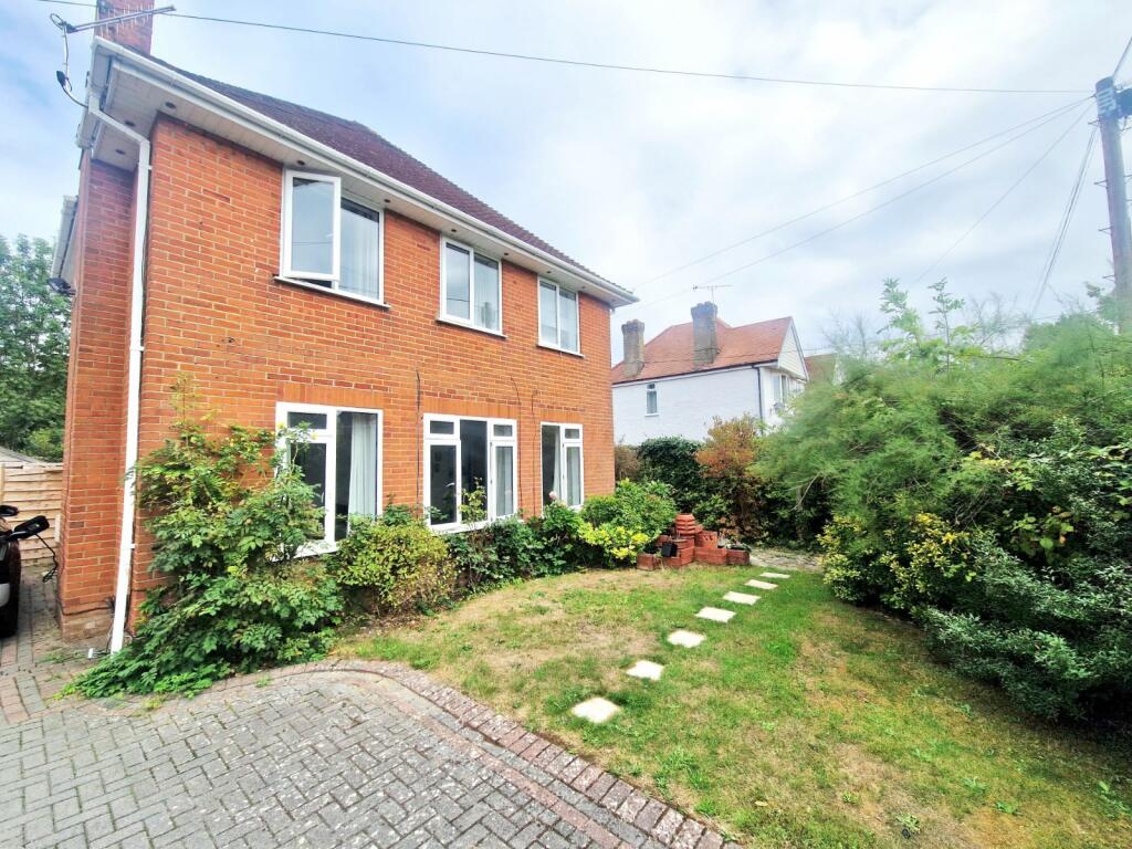 Main image of property: Hounsdown Avenue, Totton, Southampton, SO40