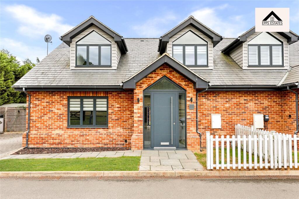 Main image of property: Carlton Mews, Lippitts Hill, Loughton, IG10