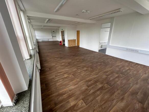 Bldg 3 Open Plan office 2.jpg