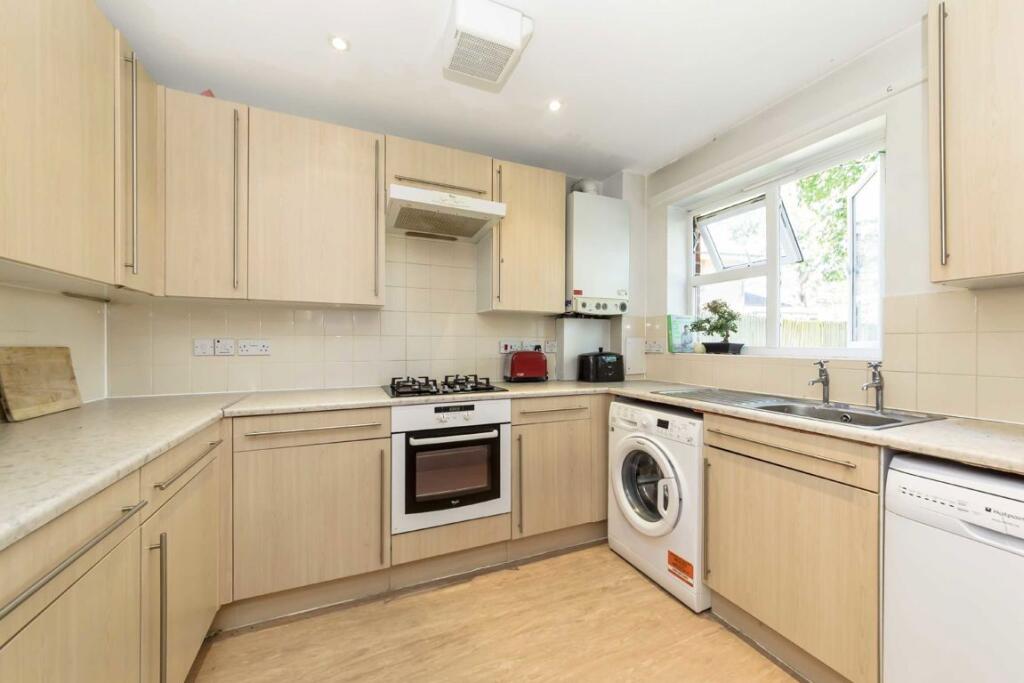 Main image of property: Gearing Close, Tooting