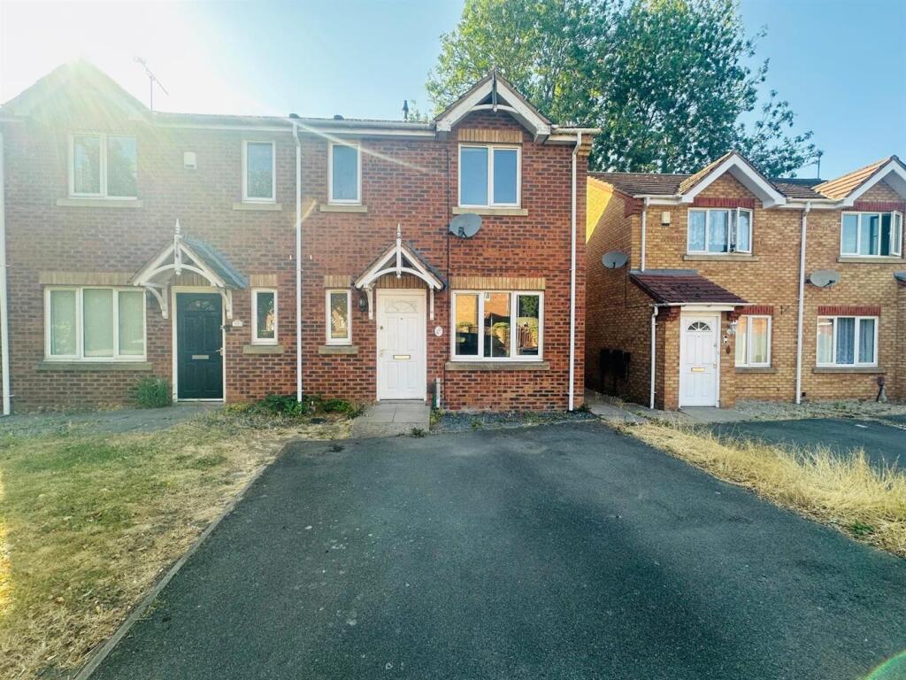 Main image of property: Lomond Way, Nuneaton, CV10 9TG
