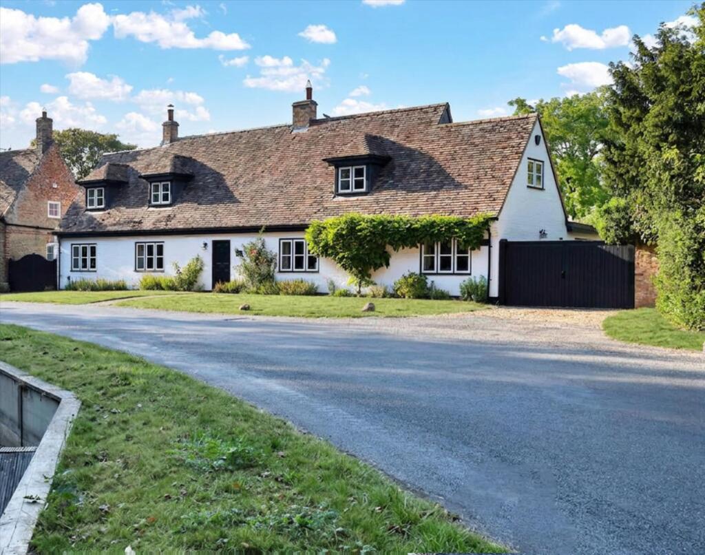 Main image of property: Graveley Way, Hilton, Cambridgeshire, PE28