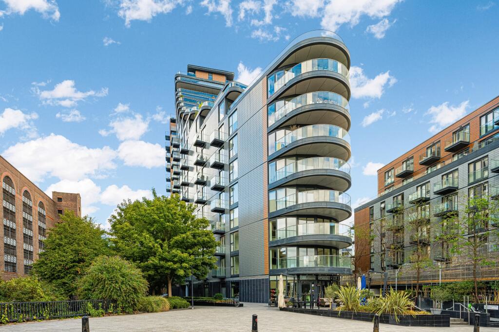 Main image of property: Park Vista Tower, 21 Wapping Lane, London, E1W.