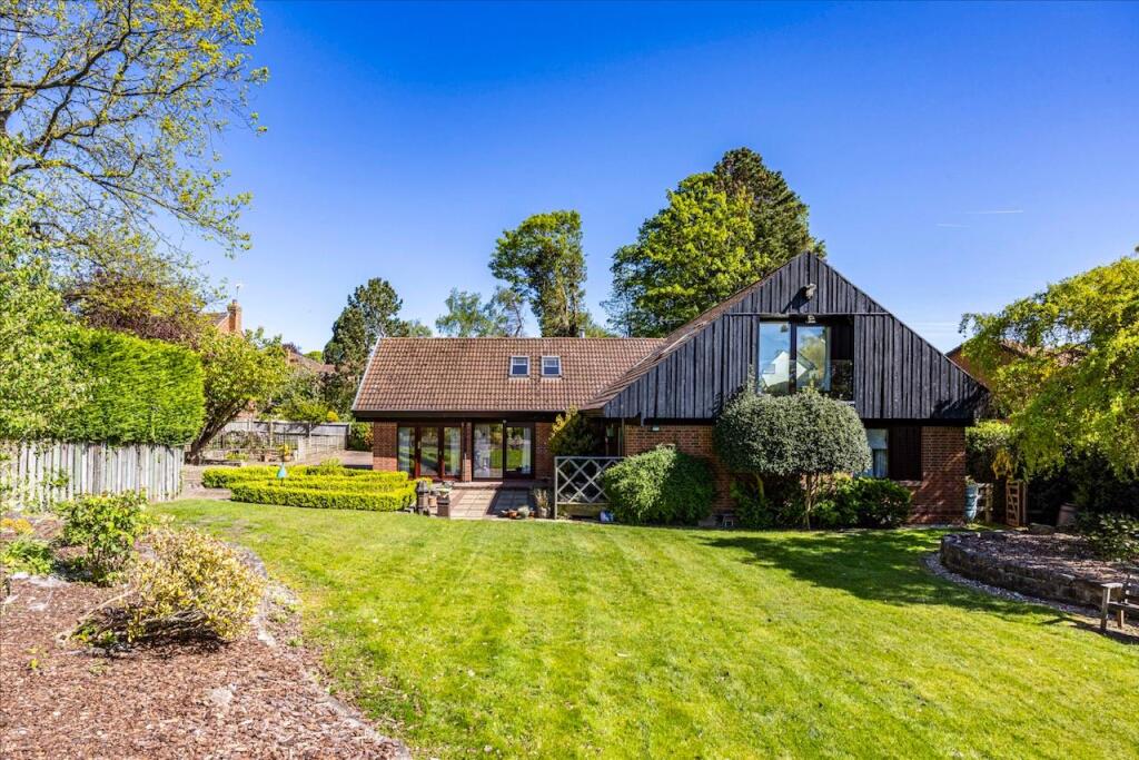Main image of property: Fabulous Family Home in The Spinney, Farnsfield