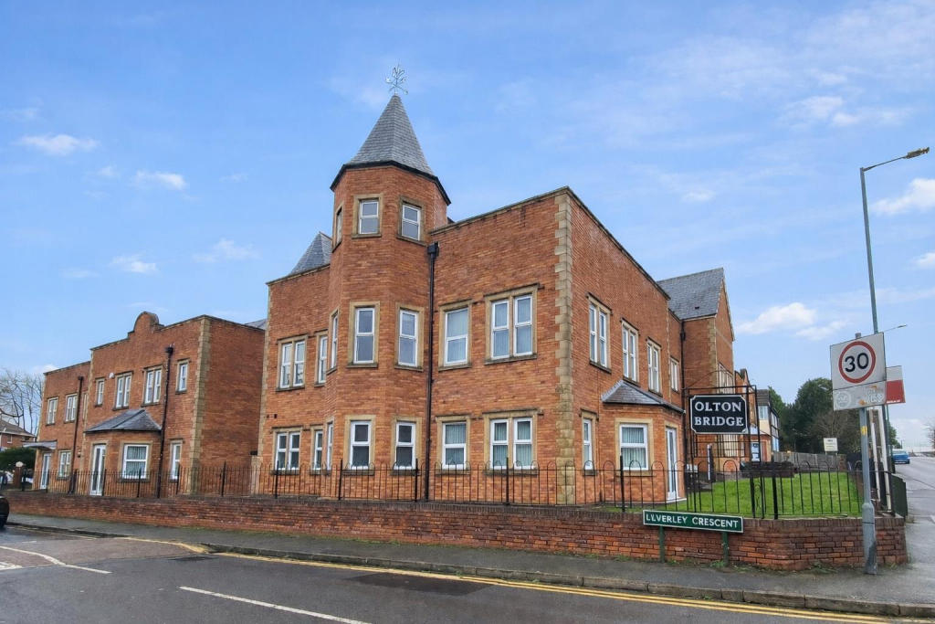 Main image of property: Olton Bridge, 245 Warwick Road, Solihull, B92 7AH