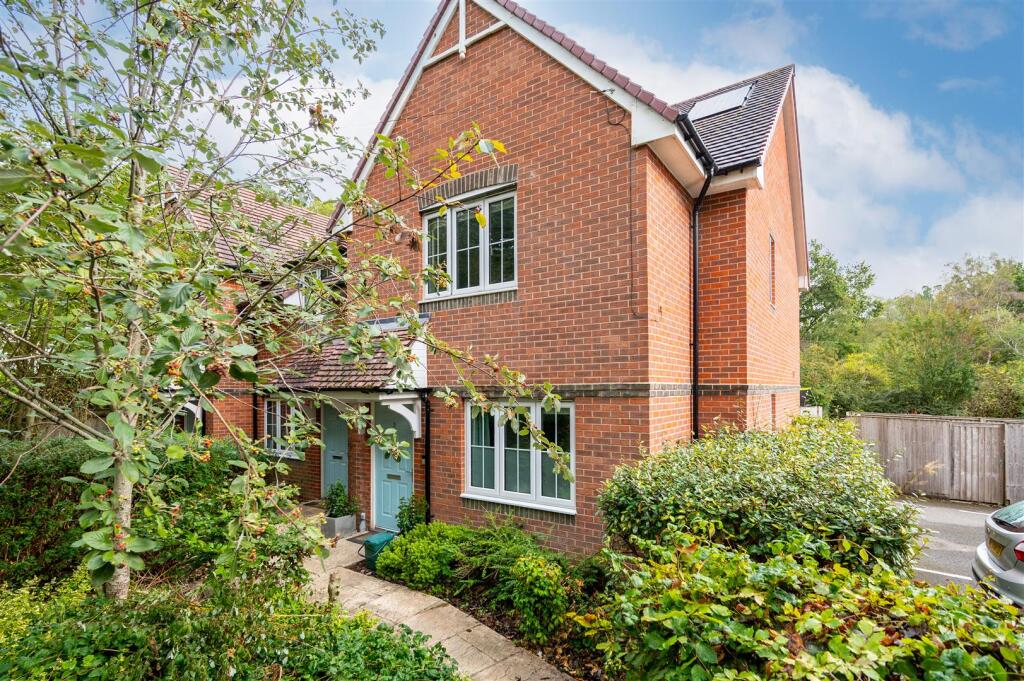 Main image of property: Long Toll, Woodcote, Reading RG8