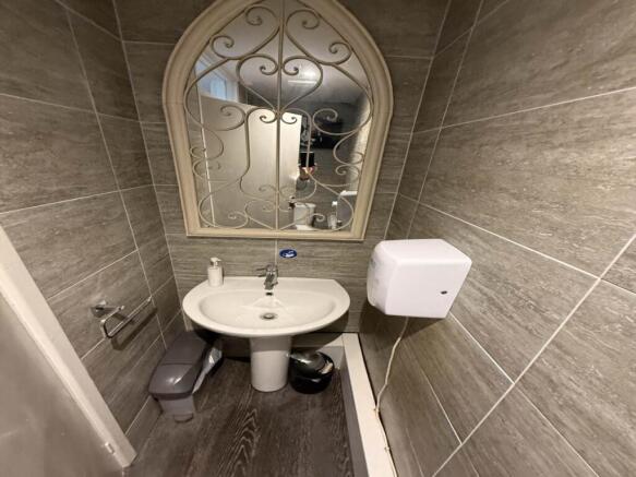 TOILET ROOM