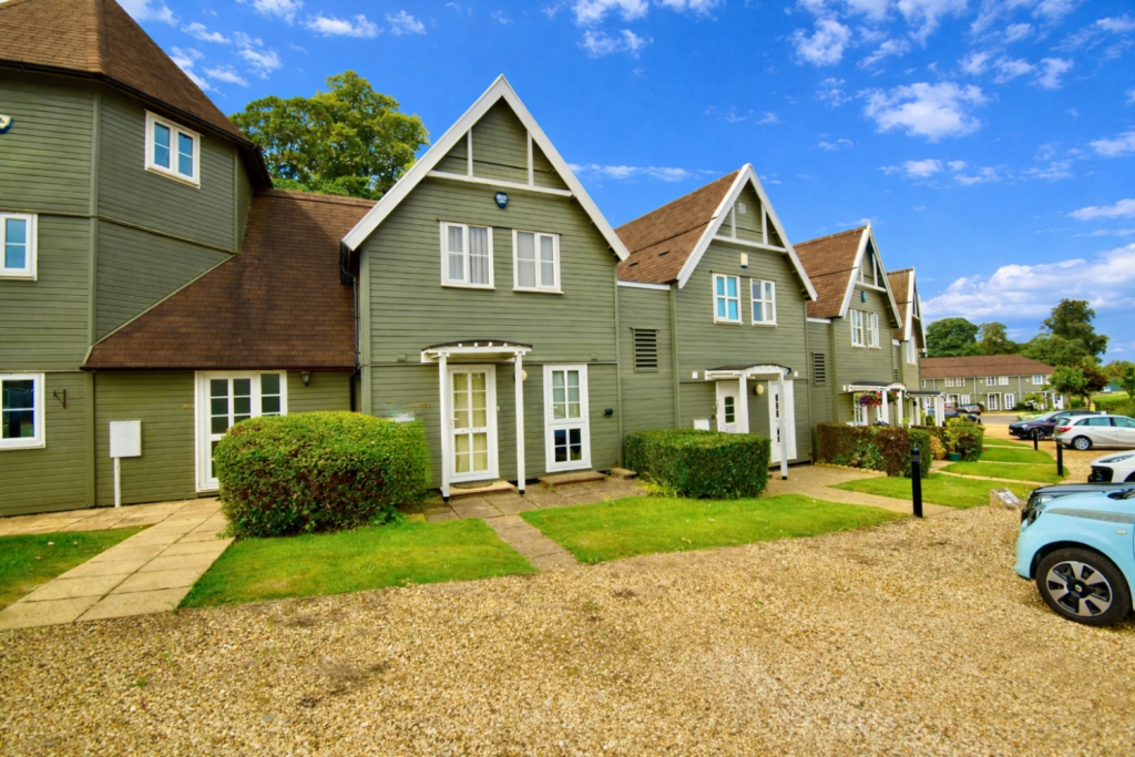 Main image of property: The Roundel, Overstone, Northampton NN6 0FF