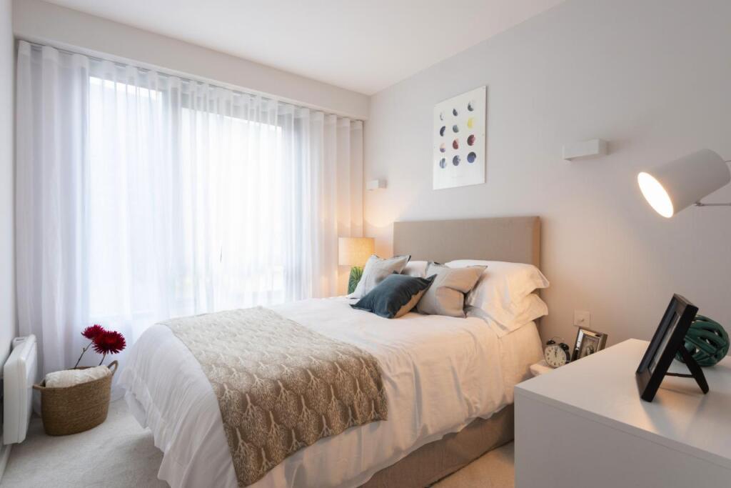 Main image of property: Blu Bracknell, Wokingham Road, Bracknell, RG42