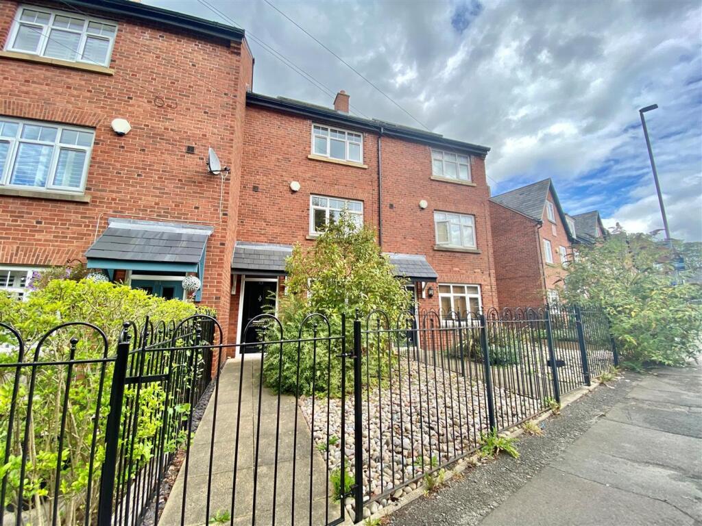 Main image of property: Buxton Road, Macclesfield
