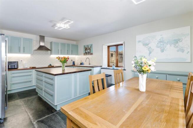 Kitchen 3.jpg