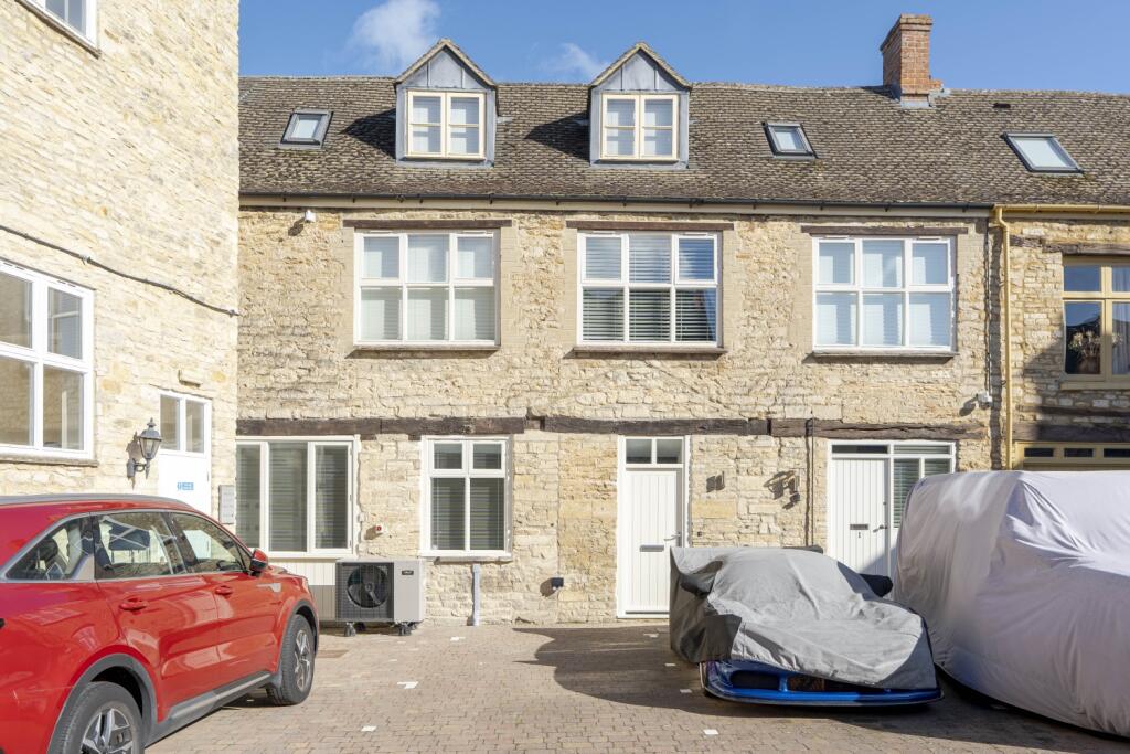 Main image of property: Glovers Walk, Witney, Oxfordshire, OX28