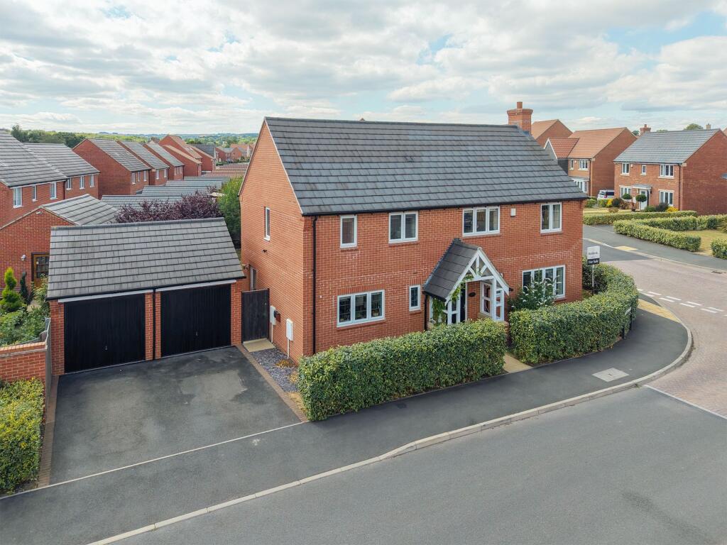 Main image of property: Eskdale Close, Chesterfield, S41