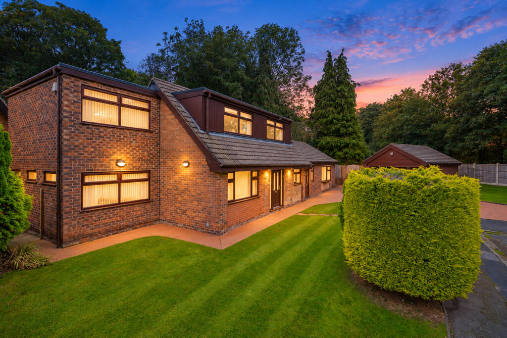 Main image of property: Farringdon Road, Warrington, WA2
