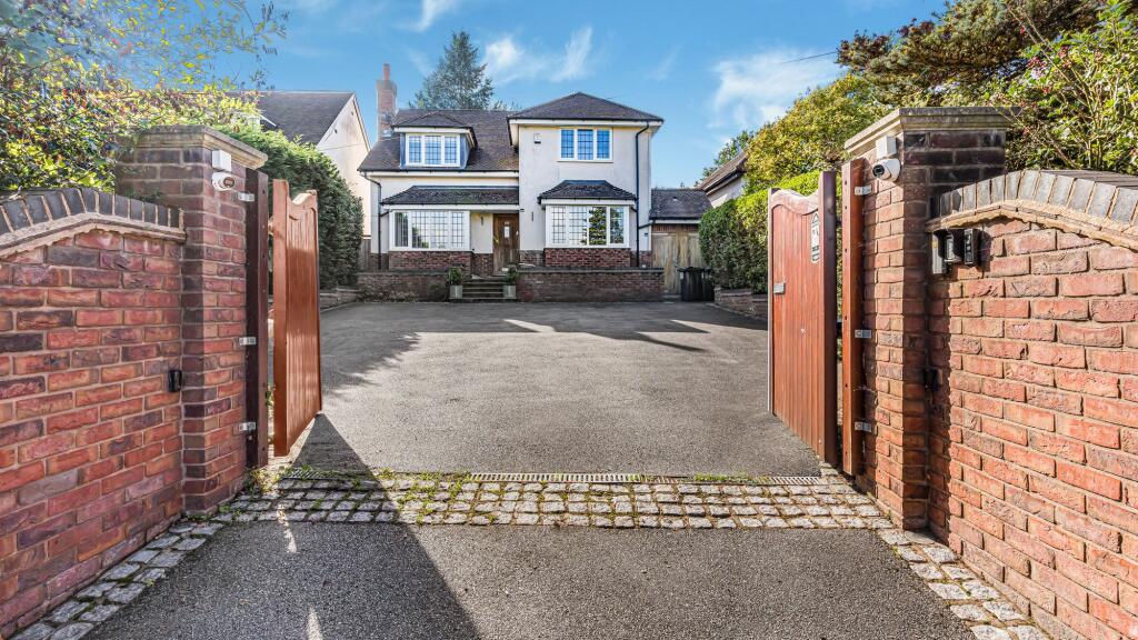 Main image of property: Clarence Road, Four Oaks, B74