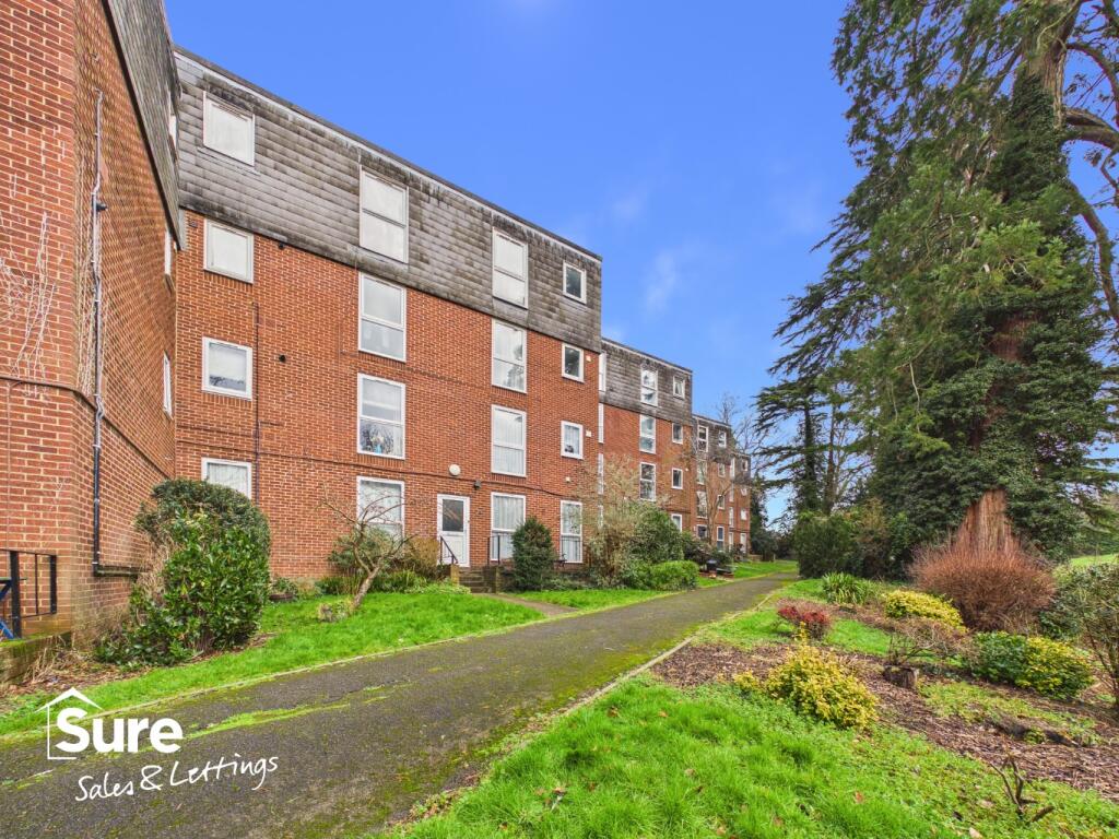Main image of property: Double Room in Shared Apartment - Bohemia, Hemel Hempstead, Hertfordshire, HP2 5RW