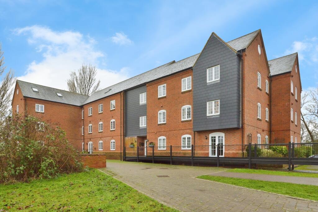 Main image of property: Willow Lane, Stony Stratford, Milton Keynes, Buckinghamshire, MK11
