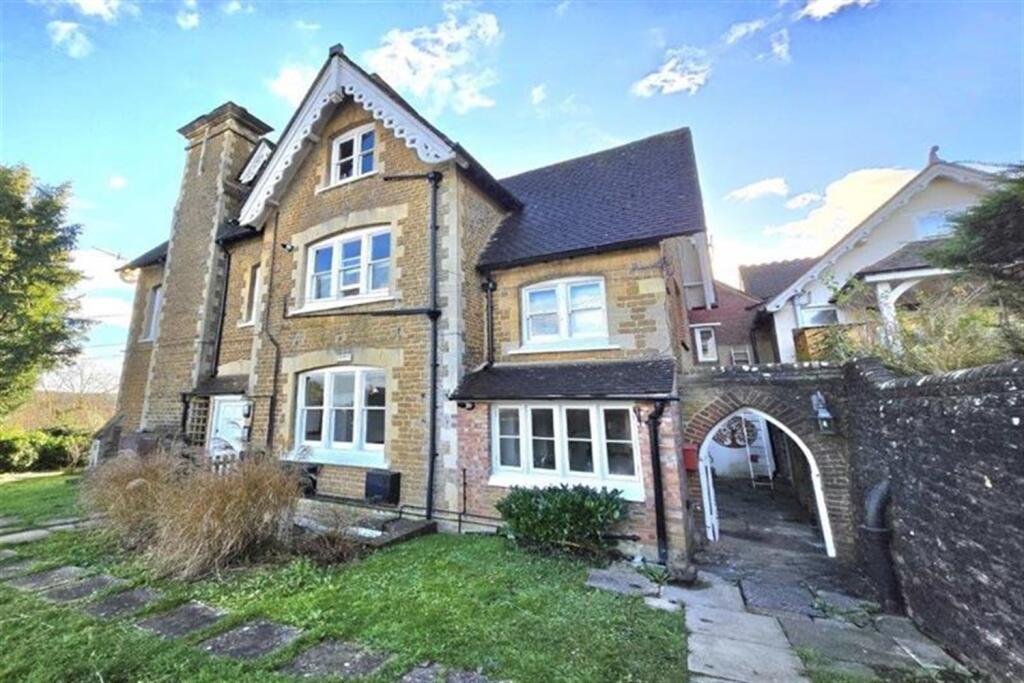 Main image of property: 1 bedroom Apartment 1st Floor in Godalming