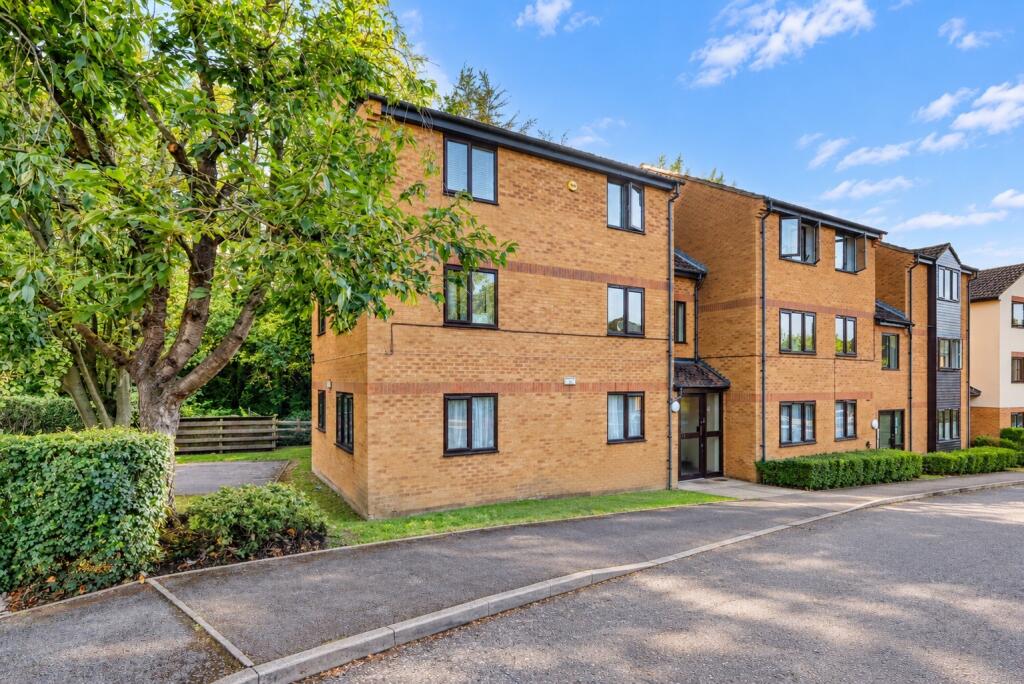 Main image of property: Knaves Hollow, Wooburn Moor, High Wycombe, Buckinghamshire, HP10