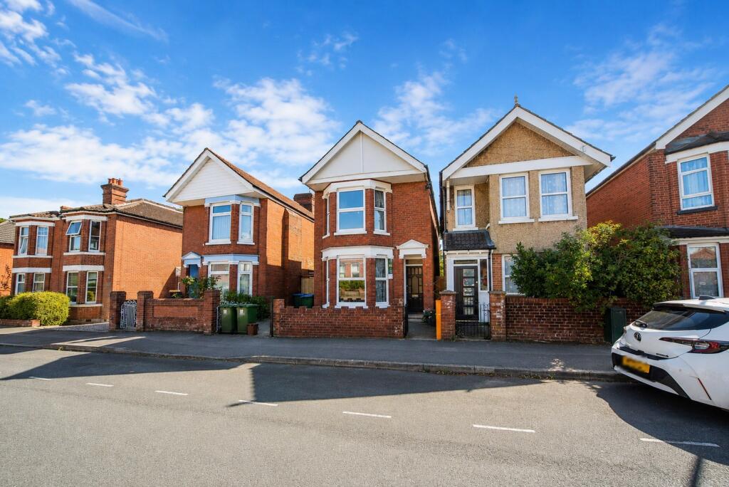 Main image of property: Heatherdeane Road, Southampton, Hampshire, SO17
