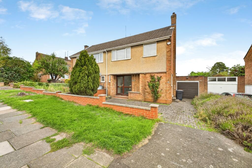 Main image of property: Chiltern Avenue, Northampton, Northamptonshire, NN5
