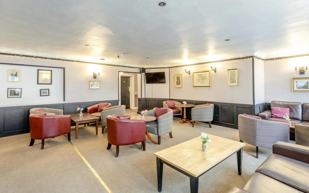 8685240-interior10.jpg