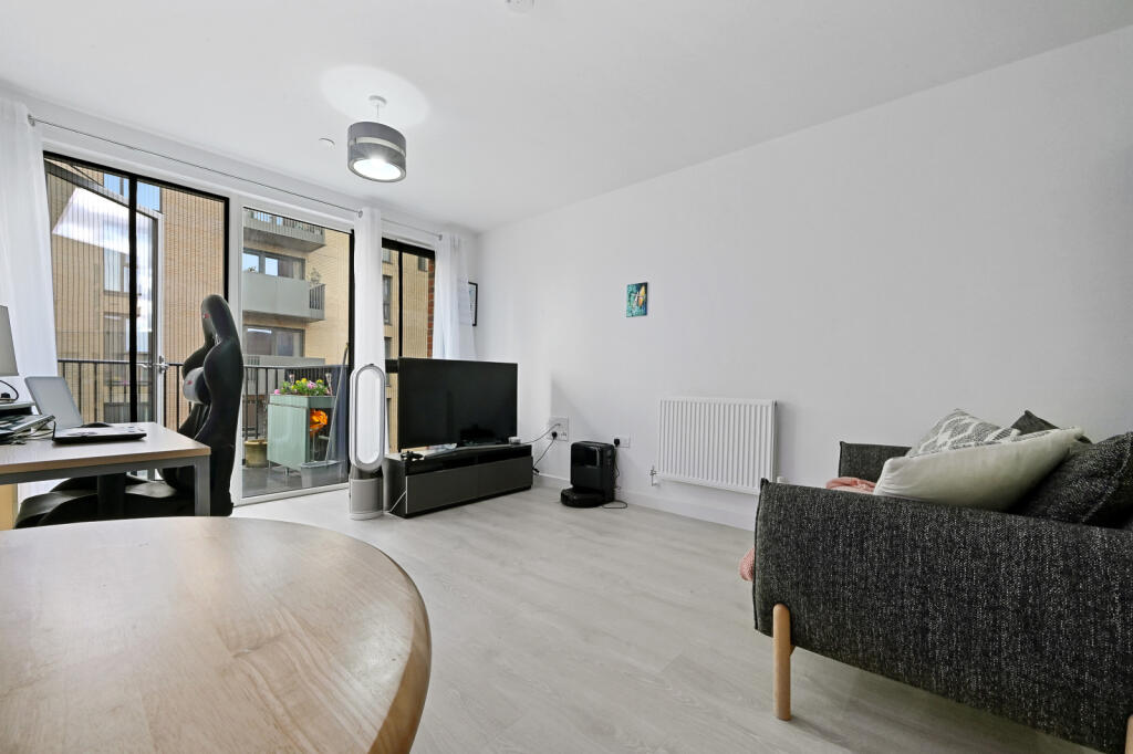 Main image of property: Hendon Waterside, Serin Apartments, NW9