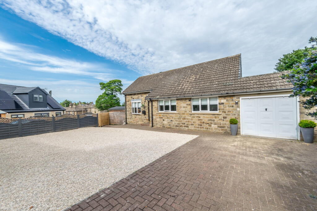 Main image of property: Lidgett House, Lidgett Lane, Skelmanthorpe, HD8