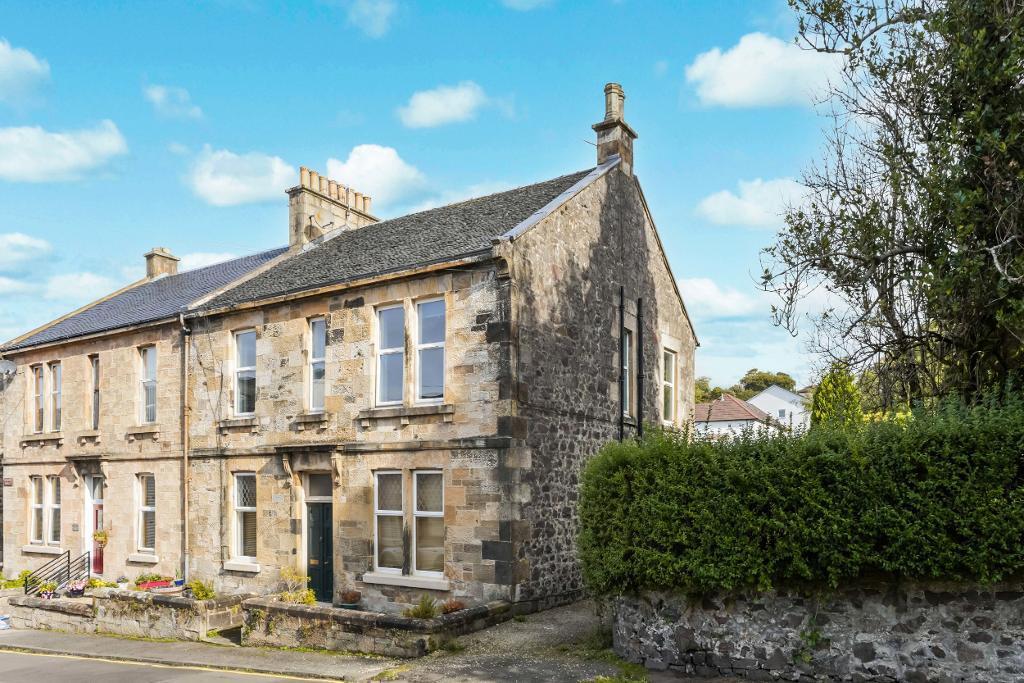 Main image of property: Newark Place, Gillburn Road, Kilmacolm, PA13 4AL