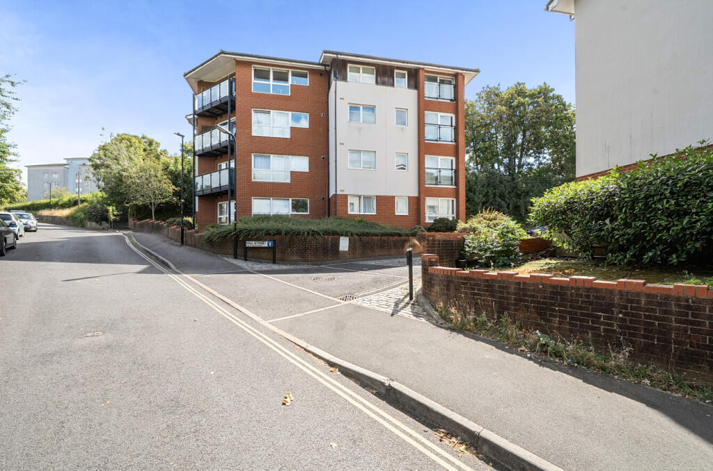 Main image of property: 11 Hill Street, Southampton