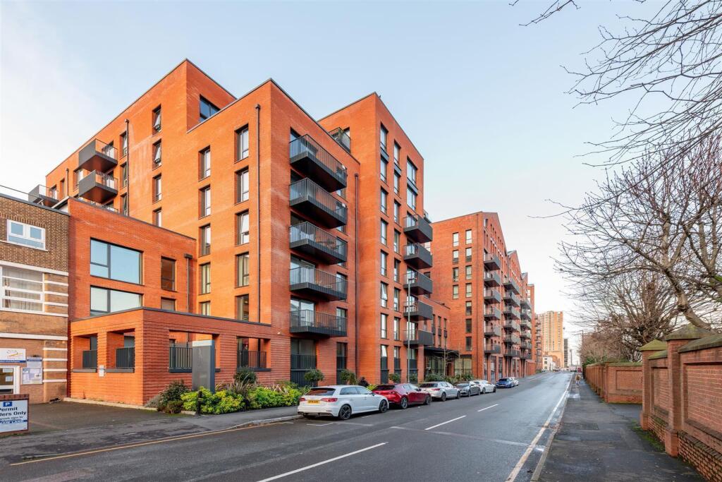 Main image of property: LUXURY APARTMENT- Shadwell Street, Birmingham, B4