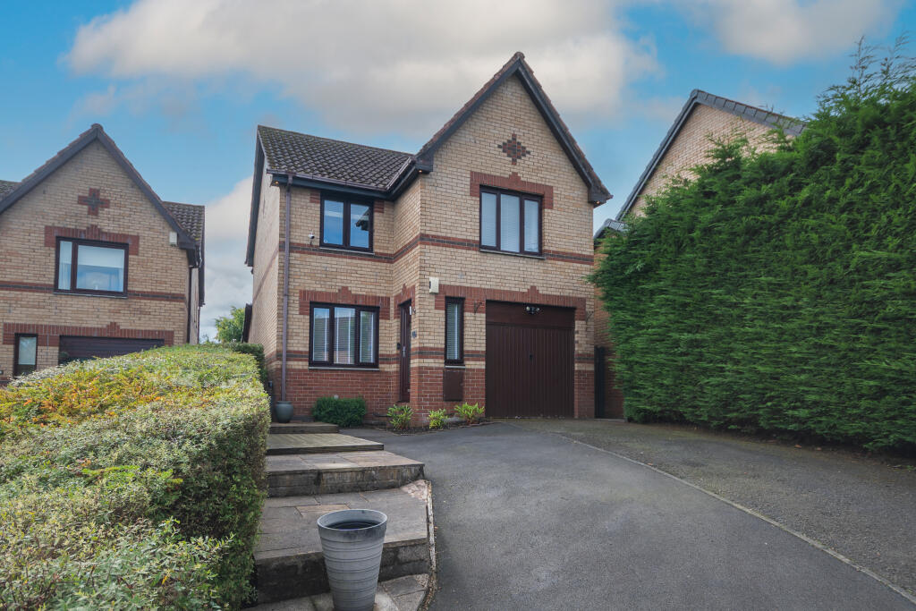 Main image of property: 5 Kingshill Avenue, Blackwood, Cumbernauld, North Lanarkshire