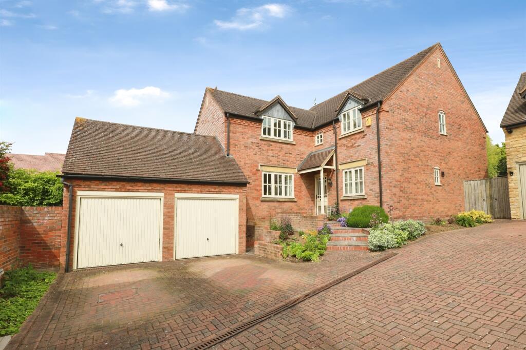 Main image of property: Basket Hall, SHIPSTON-ON-STOUR