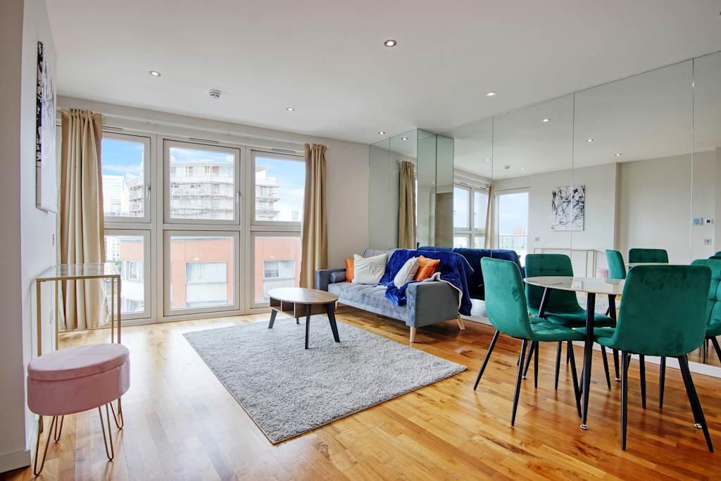 Main image of property: New Providence Wharf, Fairmont Avenue, E14